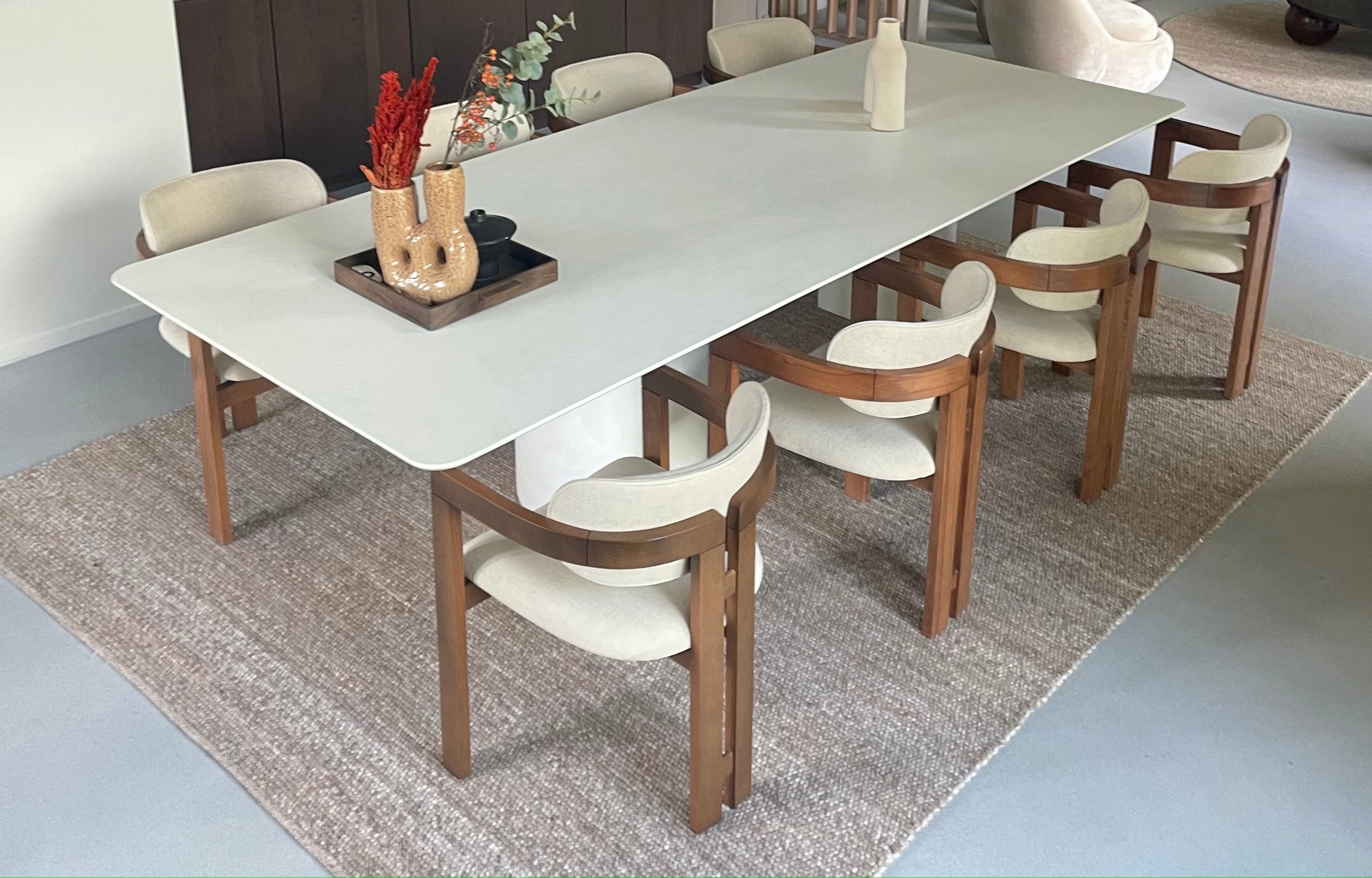 Ontdek Japandi Eetkamerstoelen, Tafels, Barkrukken en Bankstellen | Mokani Atelier