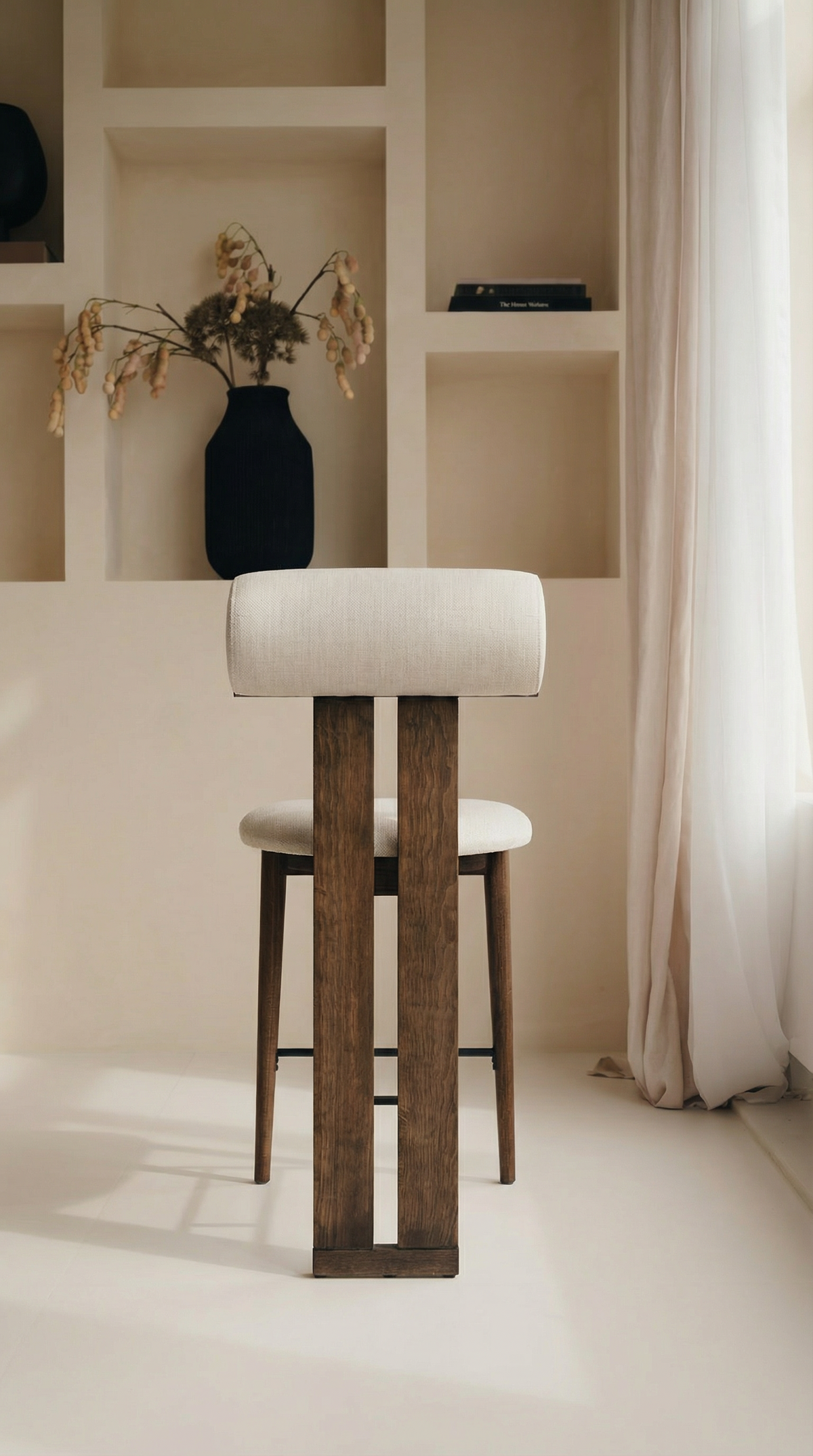 Mokani Japandi Barkruk van Massief Hout met Stoffen Zitting – Minimalistisch & Comfortabel