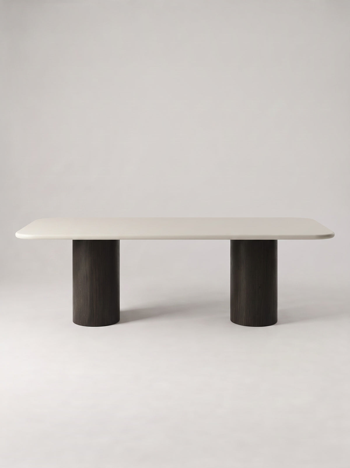 SORA eettafel in lavasteen, vooraanzicht
