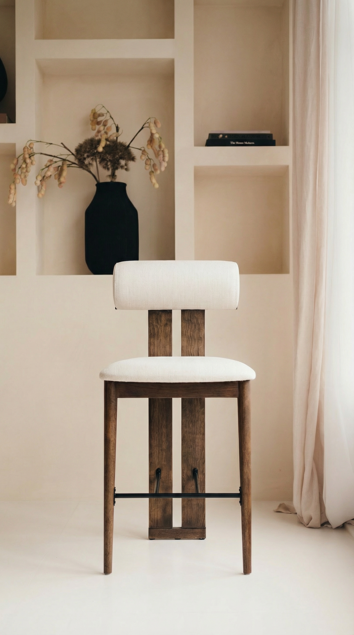 Japandi barkruk – massief hout met stoffen zitting | Mokani