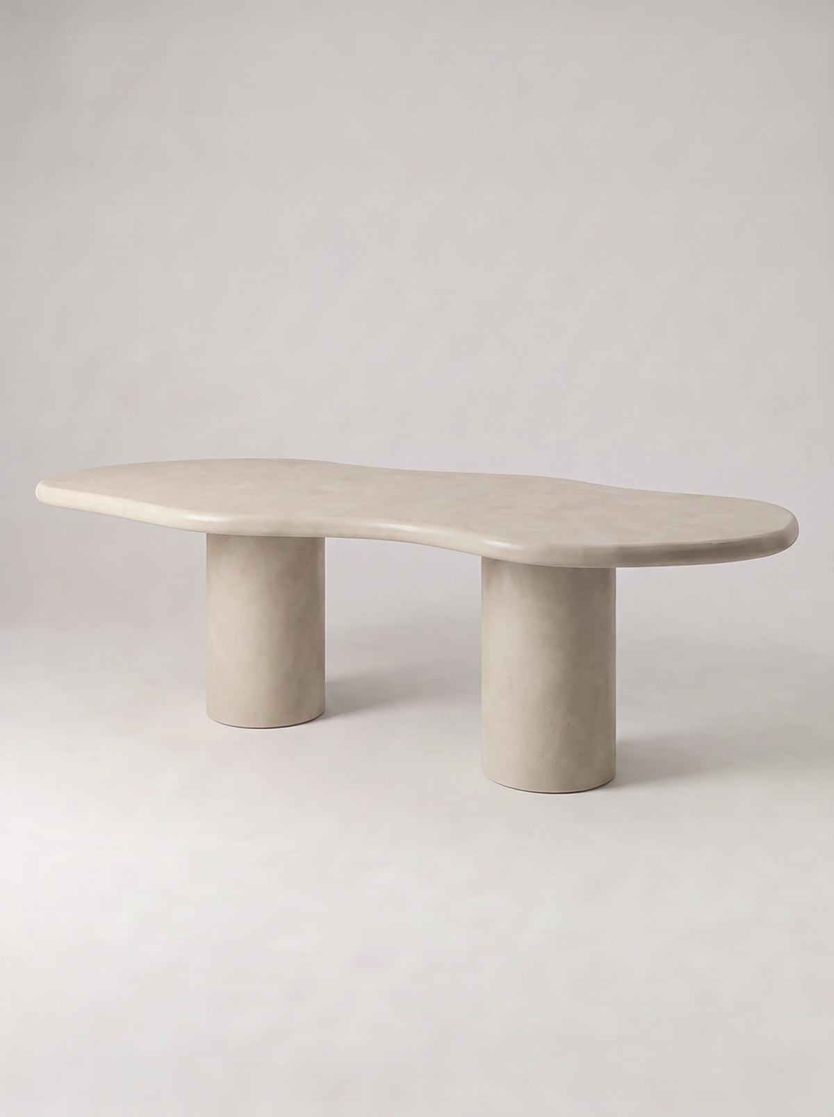 Wolk eettafel van opzij, golvend beton ciré blad