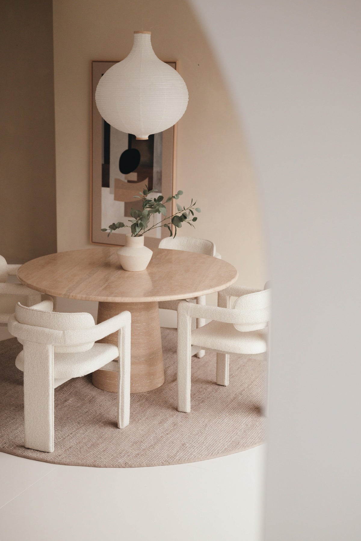 Mokani japandi eetkamerstoel - Minimalistisch Design met Bouclé Stoffering.