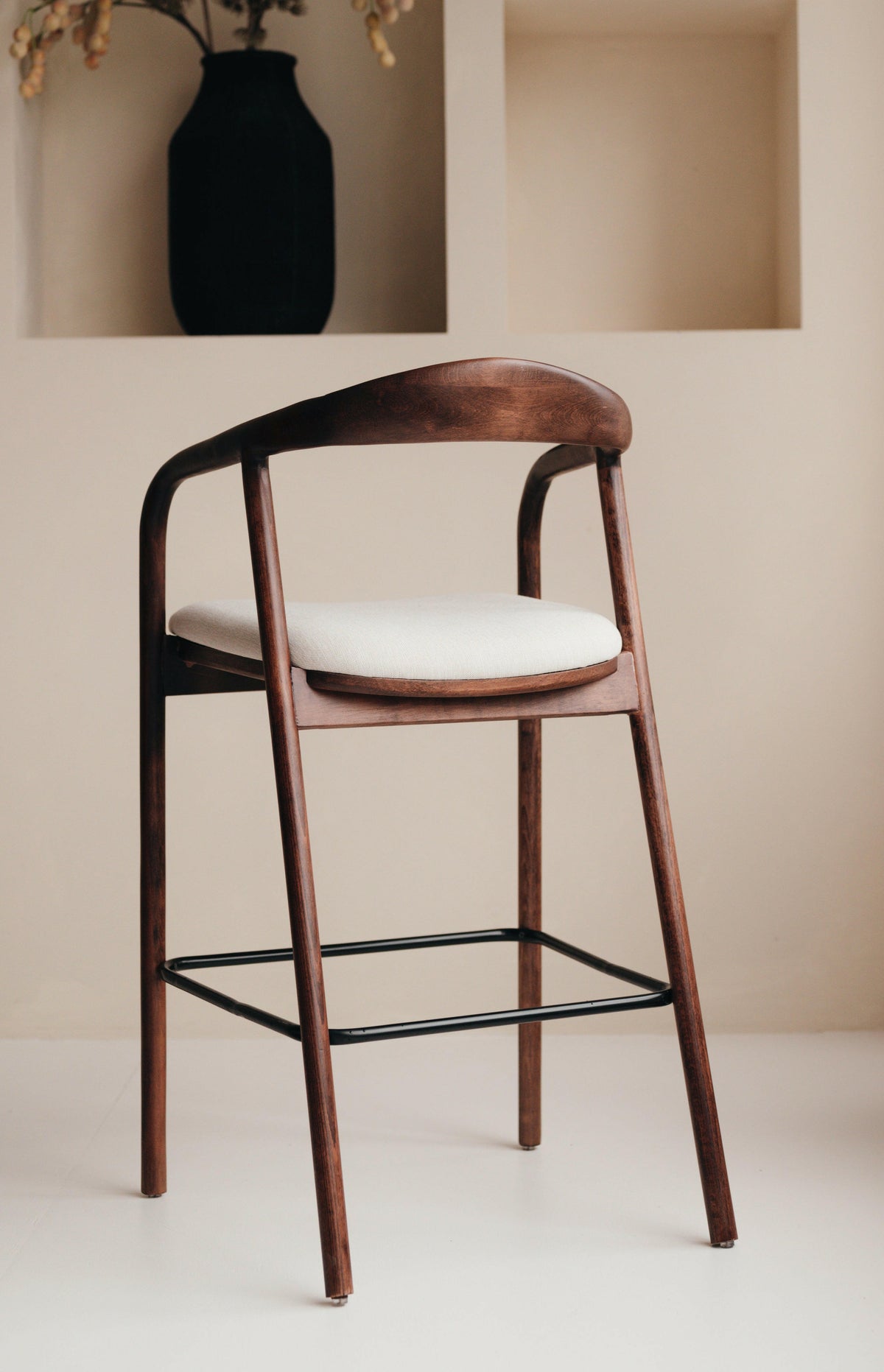 Mokani Japandi Barkruk – Op Maat Gemaakt met Aanpasbare Kleur en Stof.