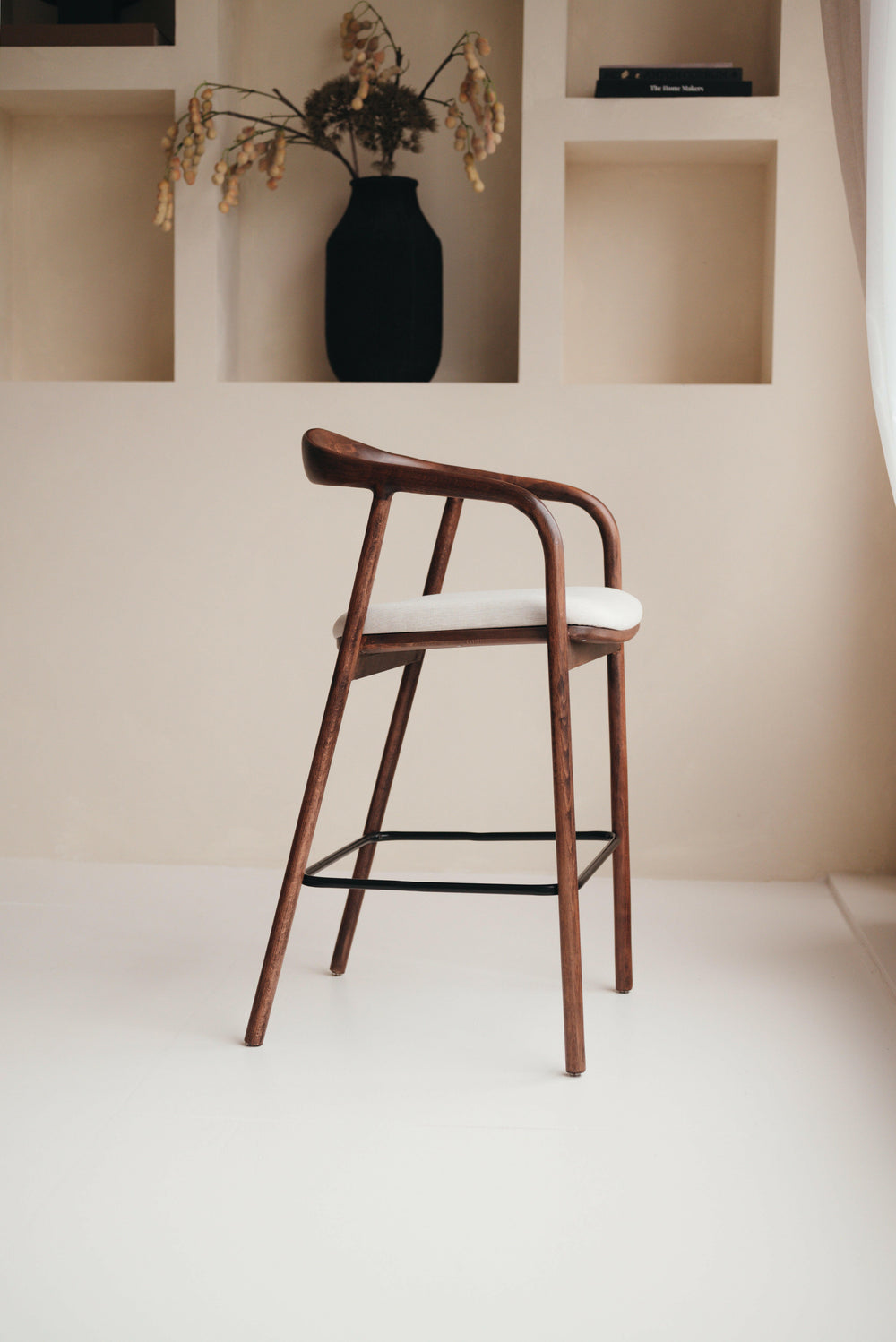 Mokani Japandi Barkruk – Op Maat Gemaakt met Aanpasbare Kleur en Stof.