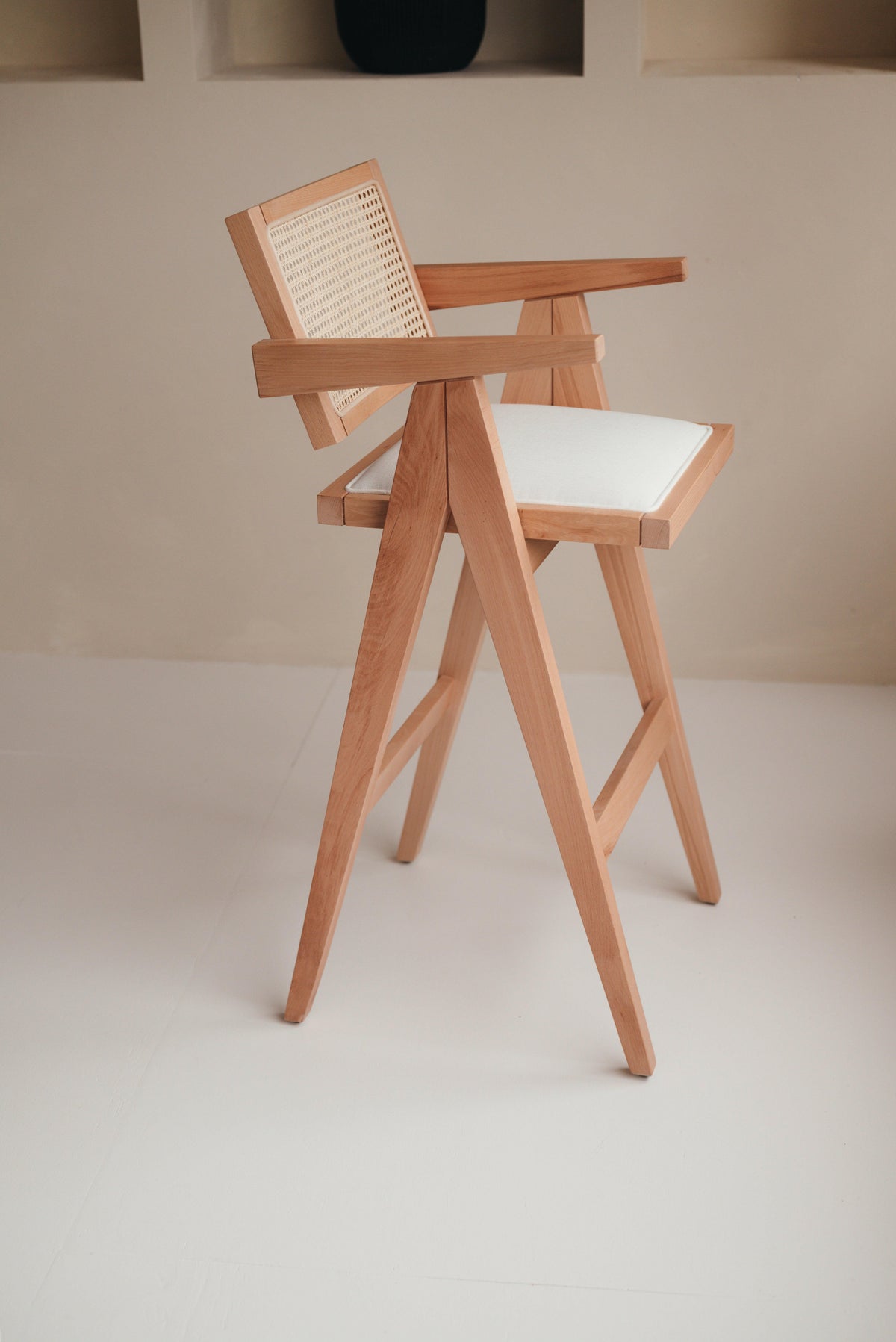 Mokani Rotan Barkruk voor Keukeneilanden en Bars – Op Maat Gemaakt.