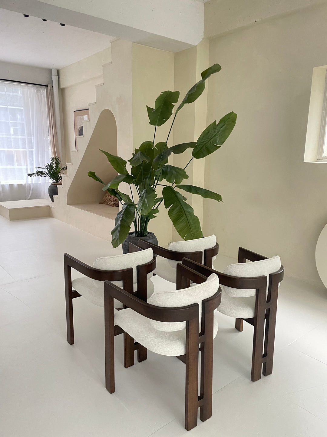 Mokani Japandi Esszimmerstuhl – Zeitloses skandinavisches Design in Walnussholz-Optik
