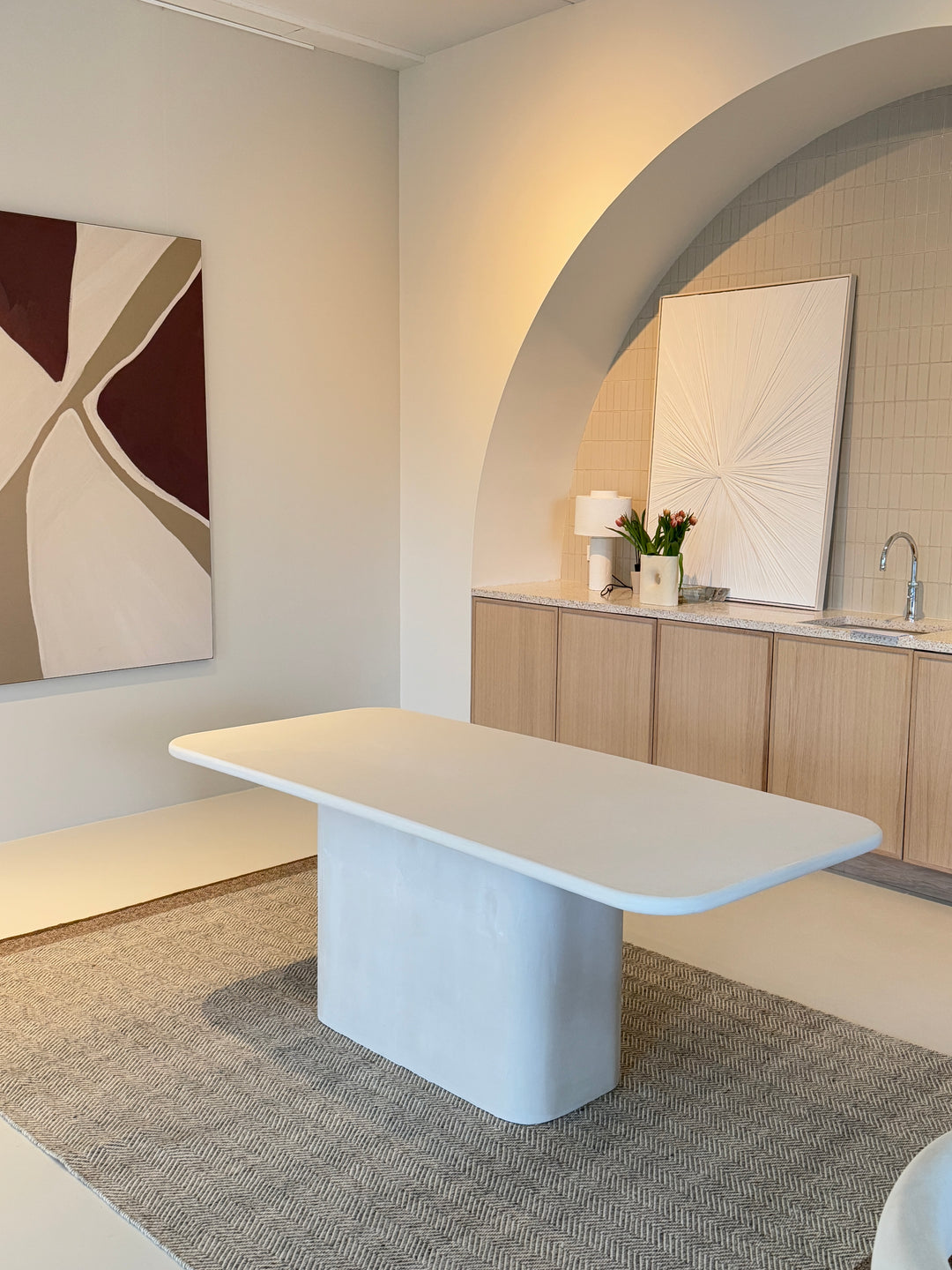 Mokani Minimalistische Beton Ciré Tafel met Zachte Ronde Hoeken