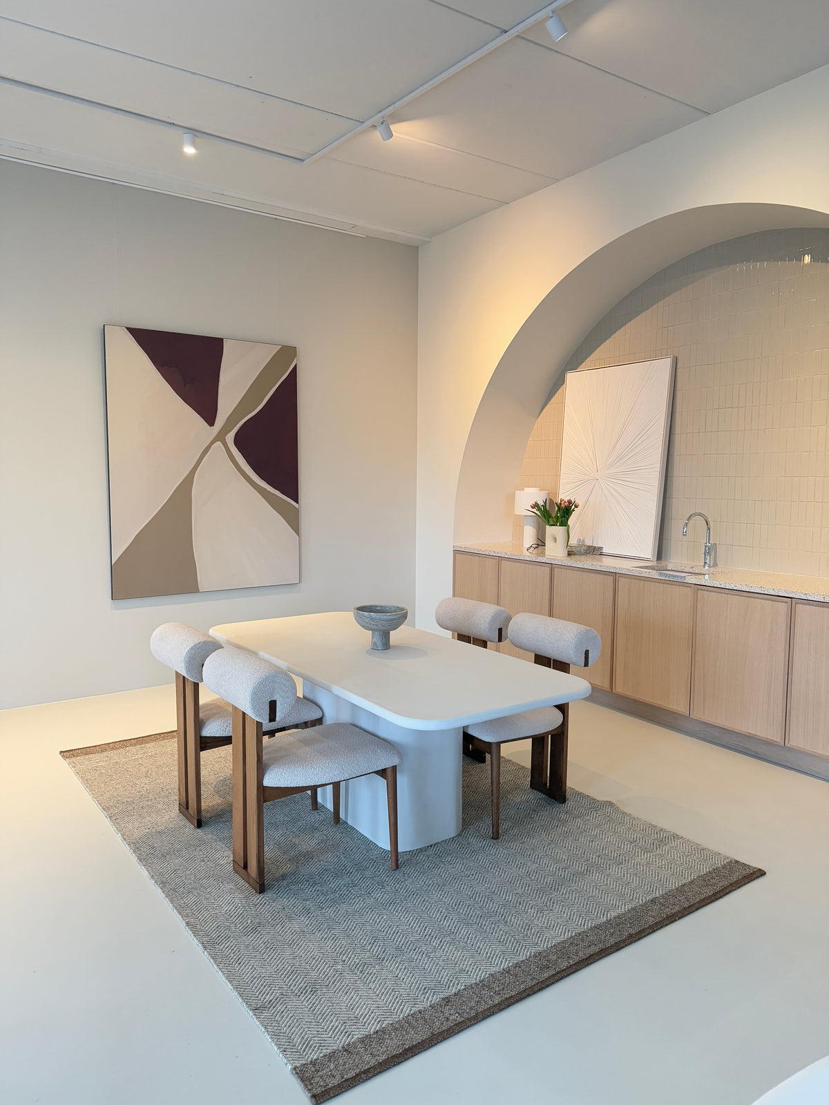 Mokani Minimalistische Beton Ciré Tafel met Zachte Ronde Hoeken