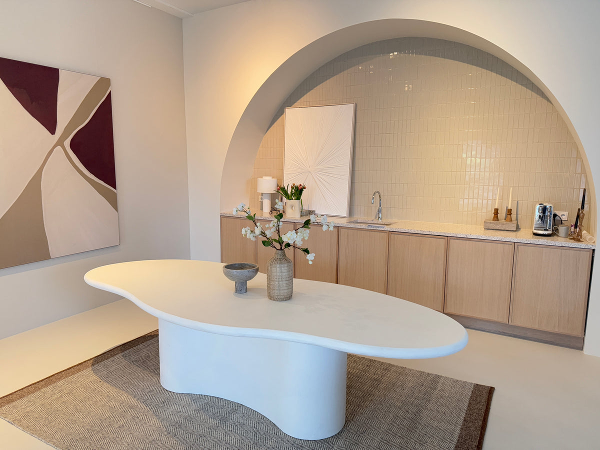 Mokani - Maatwerk Organische Eettafel in Beton Ciré – Organisch en Stijlvol