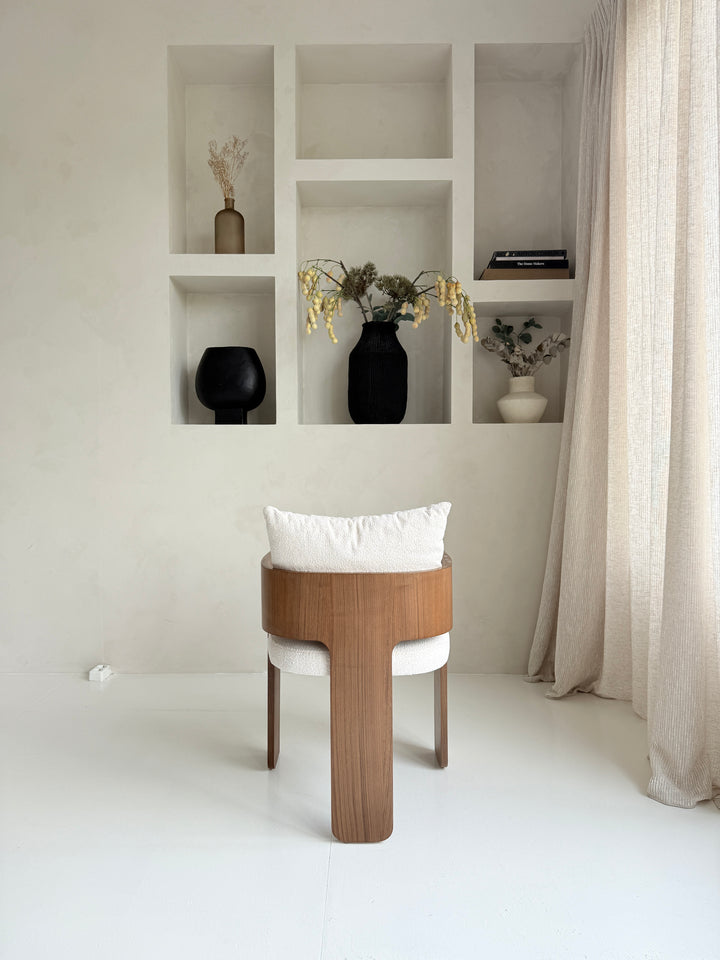 Mokani Design eetkamerstoel van massief notenhout