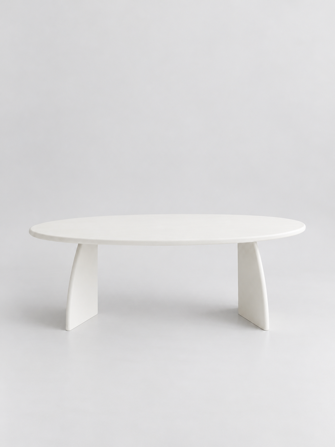 ELI – Elliptische Lavasteen Eettafel met Sculpturale V-Poten