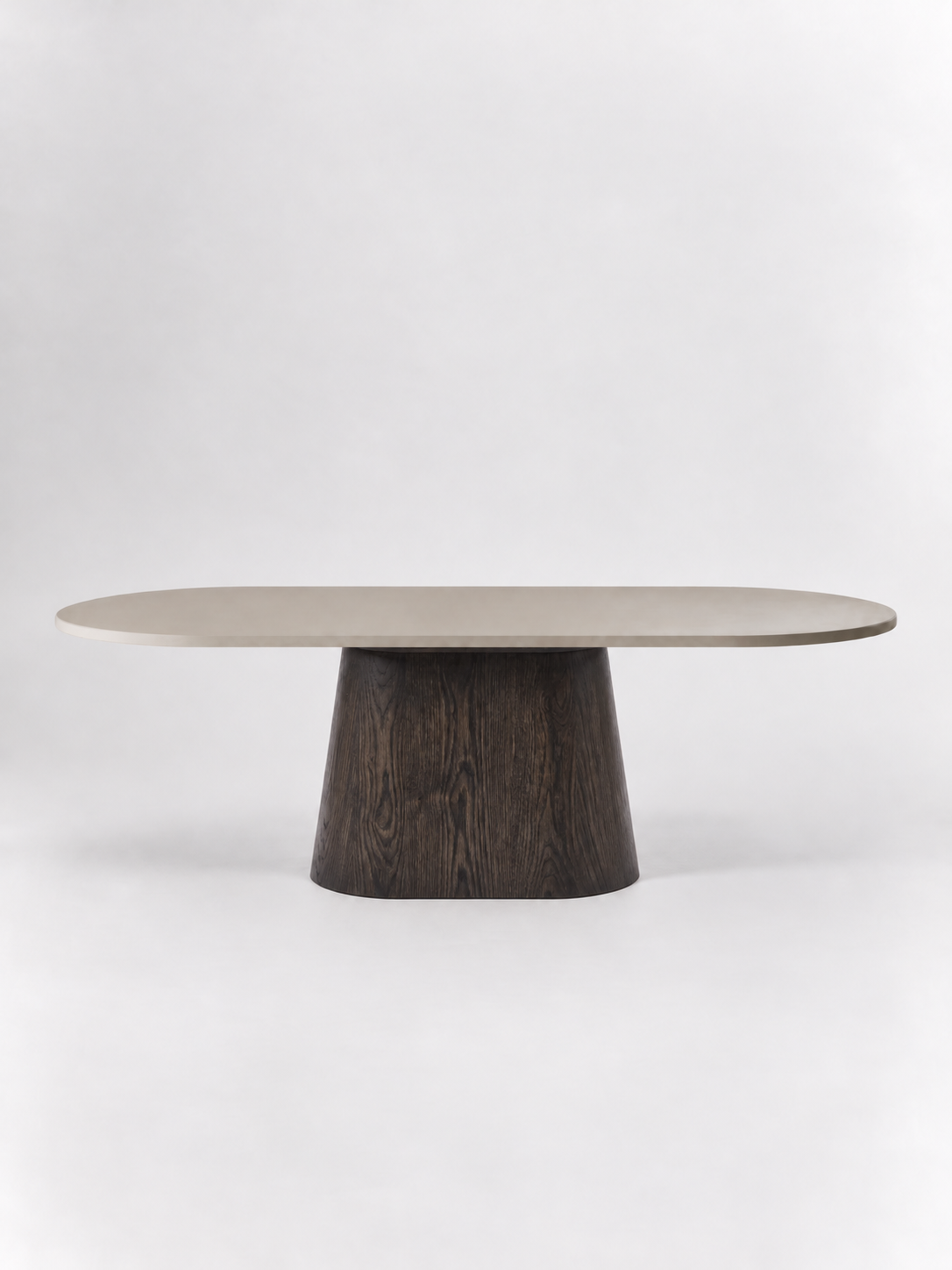 KOKO – Ovale Lavasteen Eettafel met Conische Houten Middenpoot