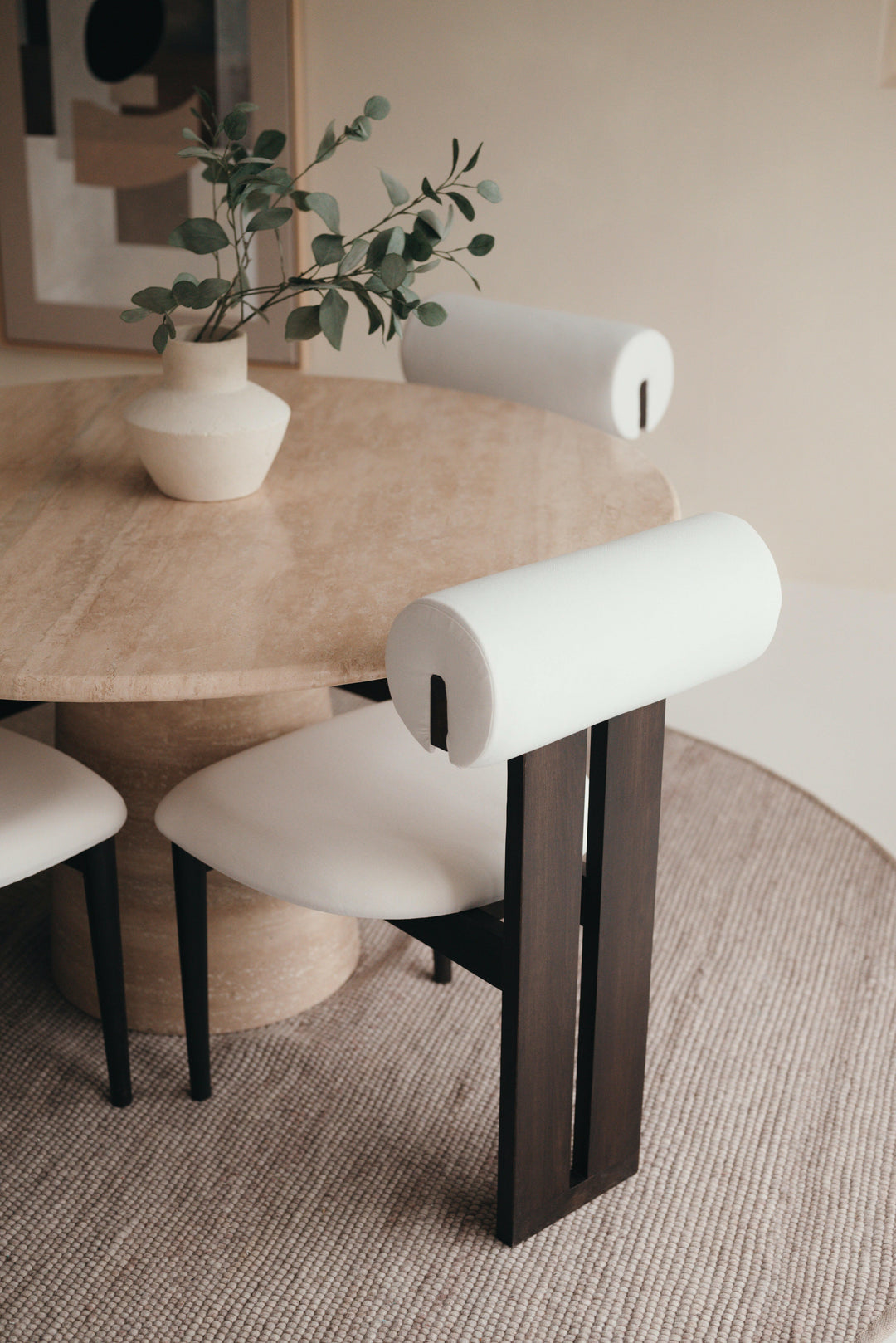 Mokani Japandi Eetkamerstoel – Scandinavisch Japans Ontwerp met Ronde Rugleuning.