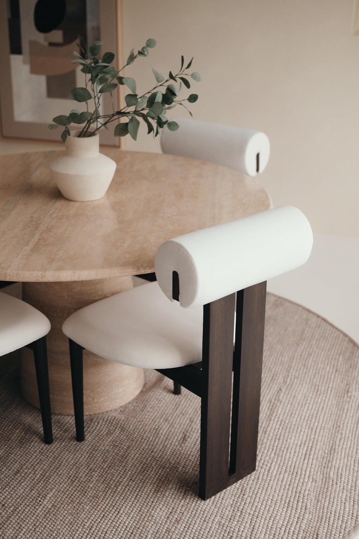 Mokani Japandi Eetkamerstoel – Scandinavisch Japans Ontwerp met Ronde Rugleuning.