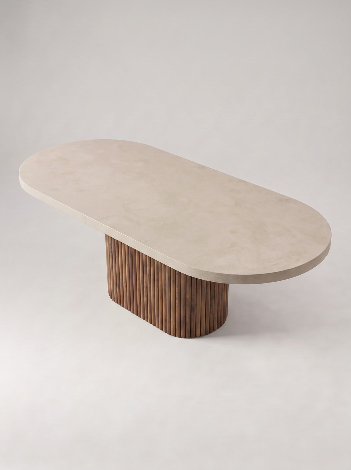Kade eettafel van bovenaf schuin, ovaal beton ciré blad