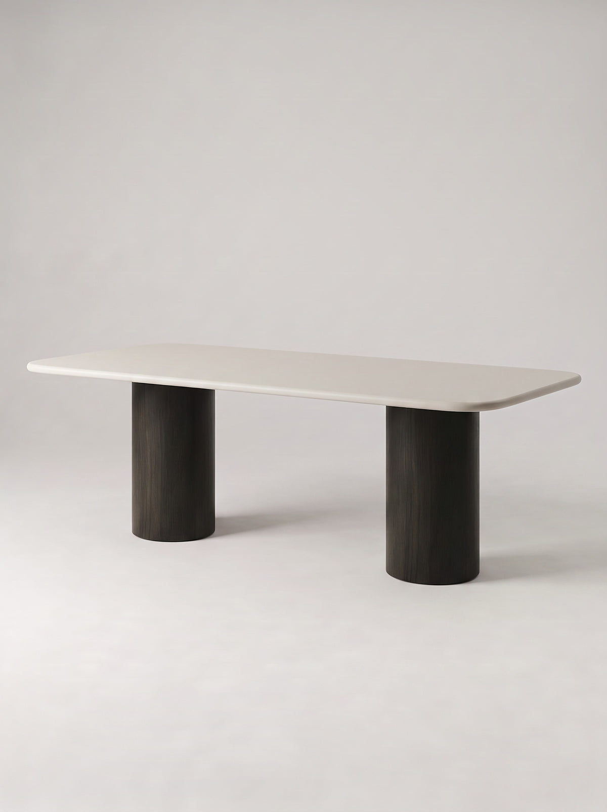 SORA eettafel, zijaanzicht met zuilpoten