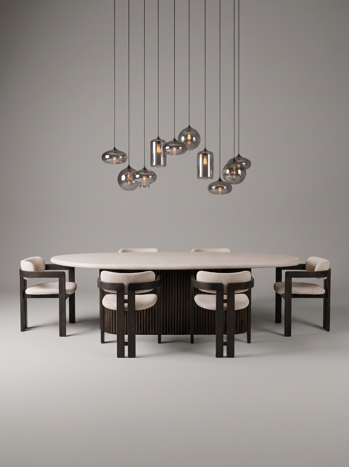 Mokani eettafel met zes gestoffeerde stoelen en glazen hanglampen